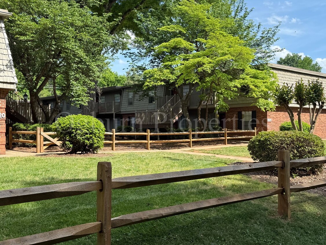 Primary Photo - 3824 Country Club Rd