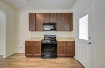 Building Photo - 10410 Solitude Way