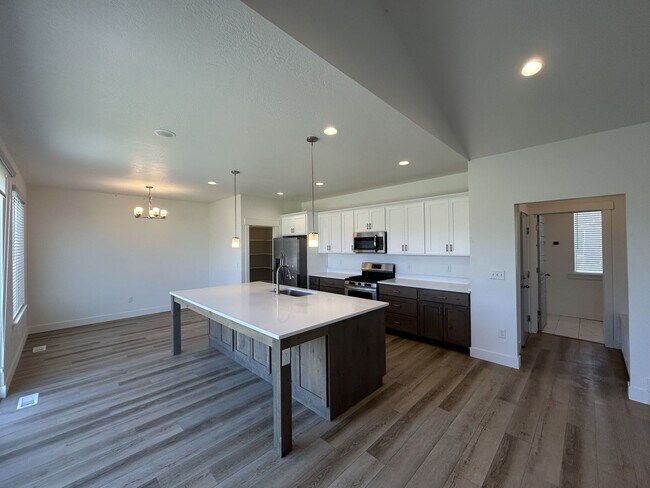Foto del edificio - Bright & Spacious 3-Bed Home in Eagle Moun...
