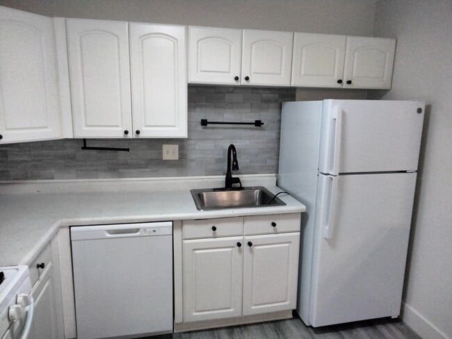 Foto del edificio - 7434 72nd Ln N