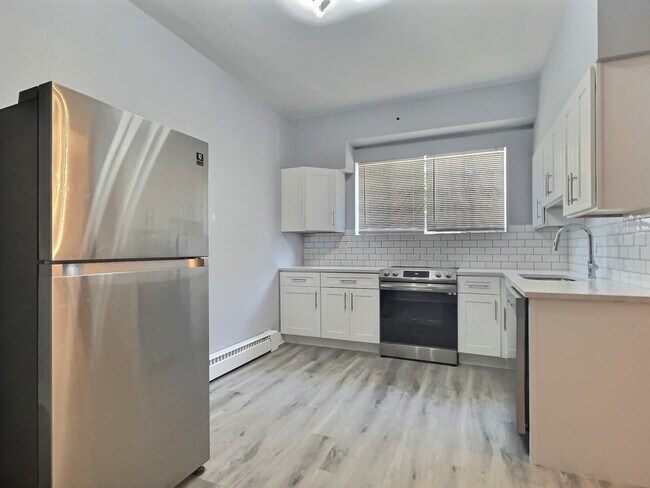 Foto del edificio - 2700 W Summerdale Ave