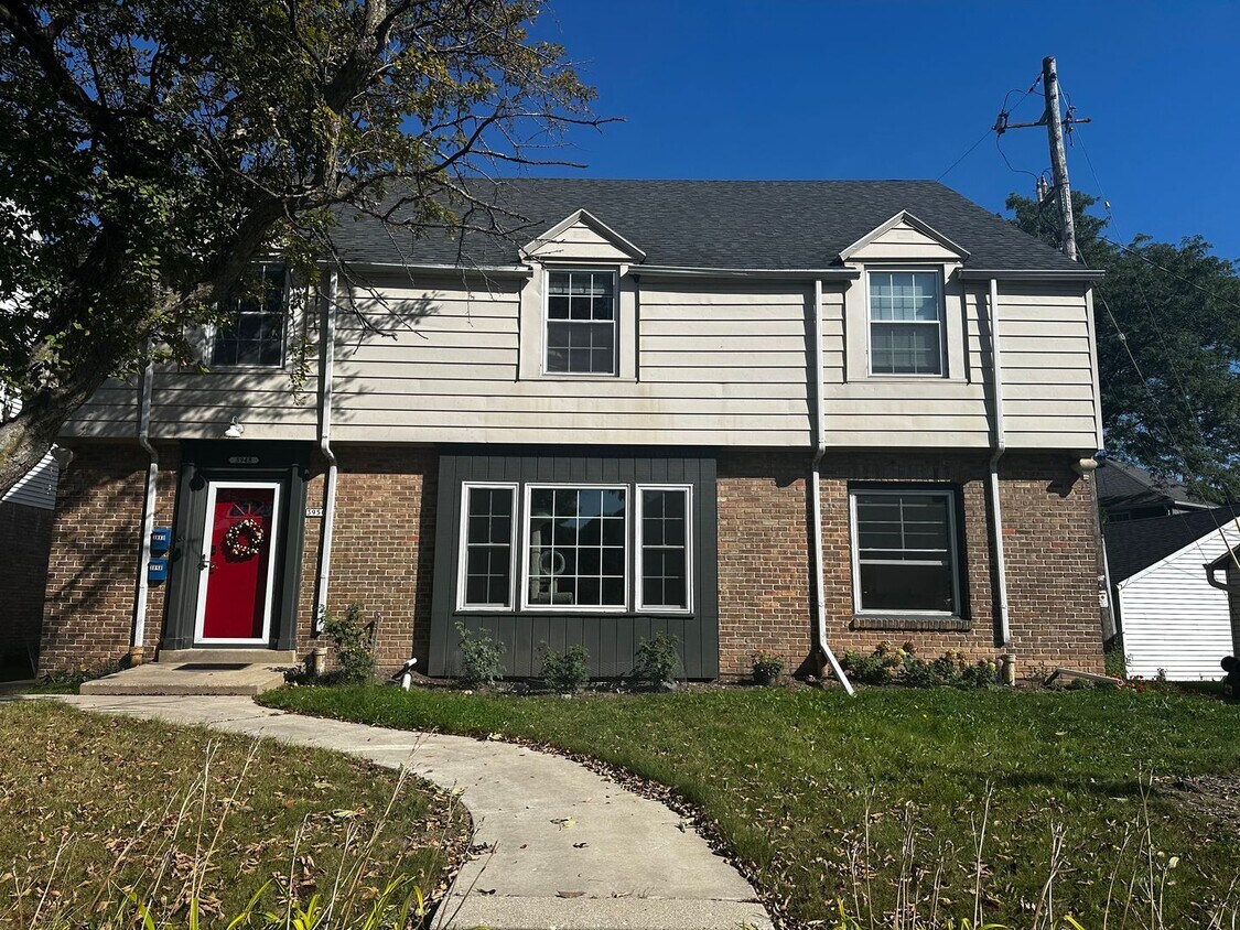 Primary Photo - Shorewood 2 bedroom upper
