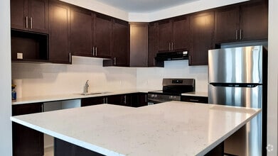 Building Photo - 1057 Curraglass Walk