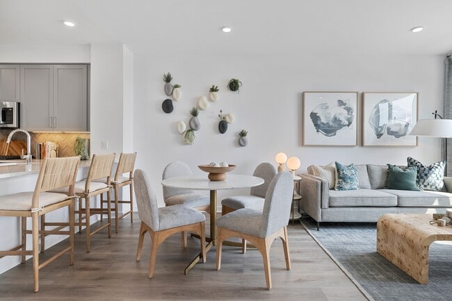 Building Photo - The Pearl at Station Bay