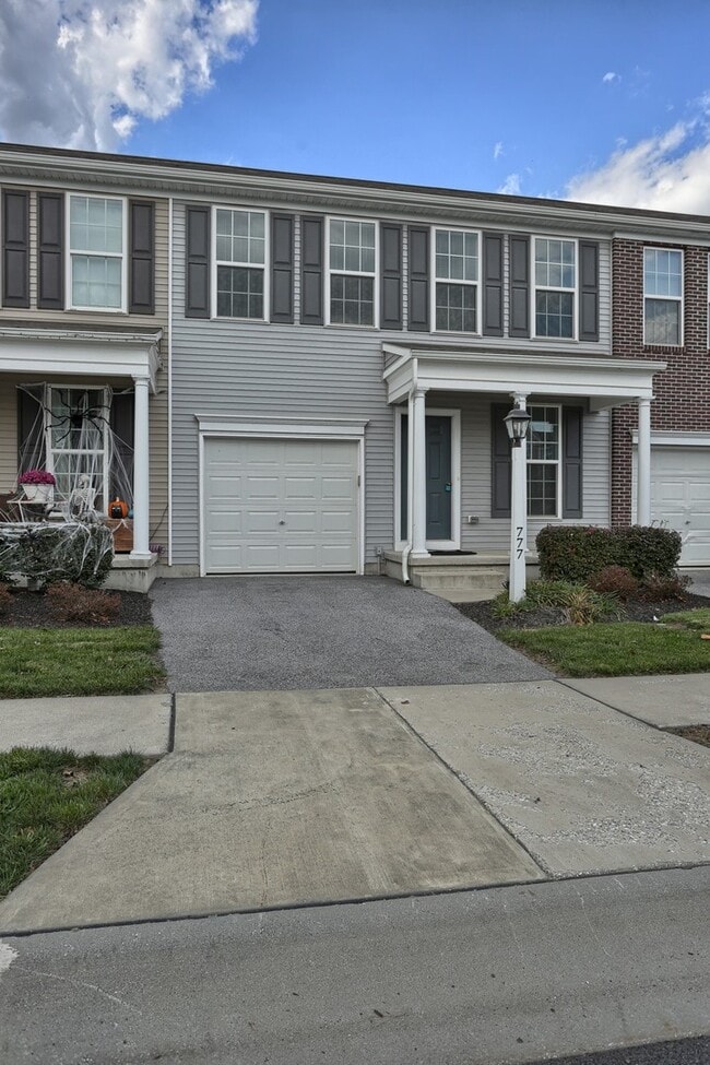 Building Photo - TOWNHOME AVAILABLE IN THE CHARTER HOMES - DEER RUN COMMONS