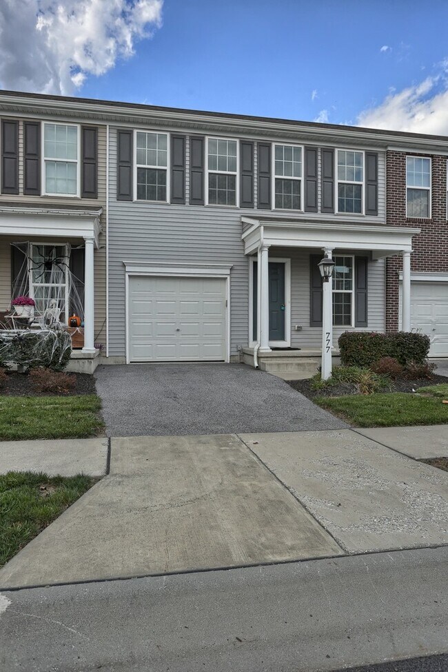 Foto del edificio - TOWNHOME AVAILABLE IN THE CHARTER HOMES - DEER RUN COMMONS