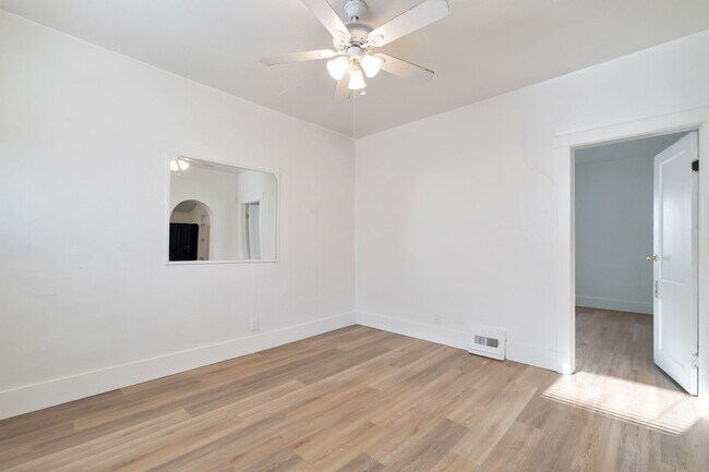 Foto del edificio - Eccles-Triplex