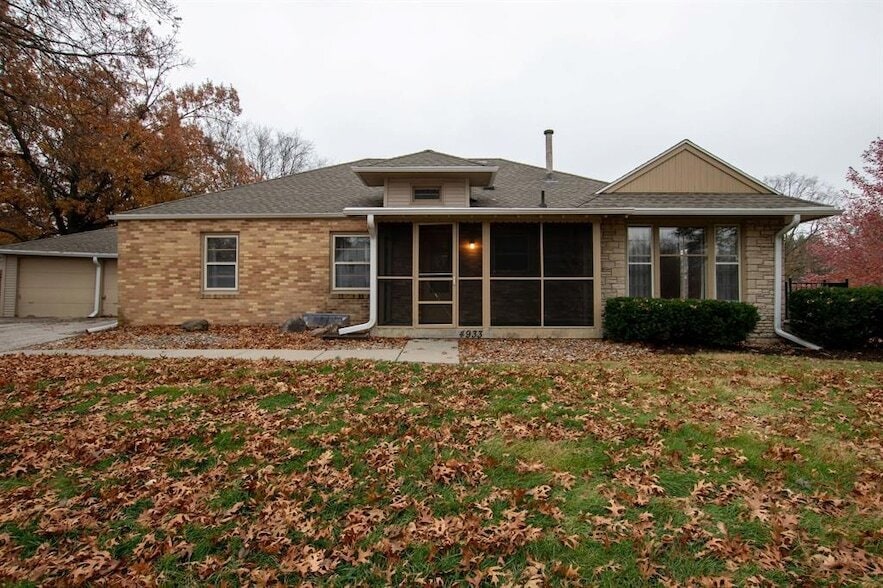 Foto principal - 4933 Woodland Ave