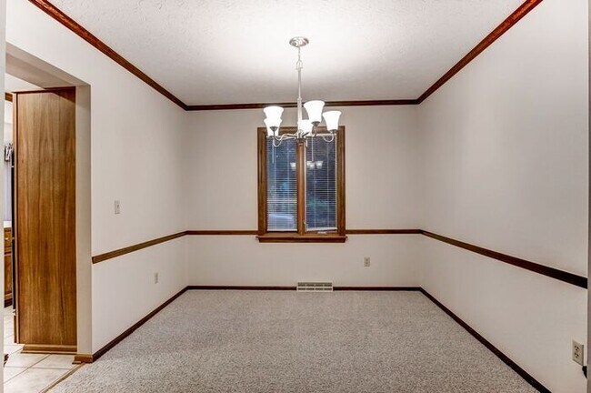 Foto del edificio - 4 Bedroom Home in Westerville