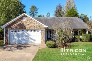 Building Photo - 10 Shadowbrook Ln