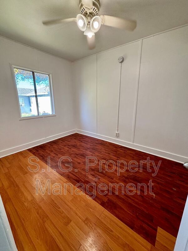 Foto del edificio - 10156 Helendale Ave