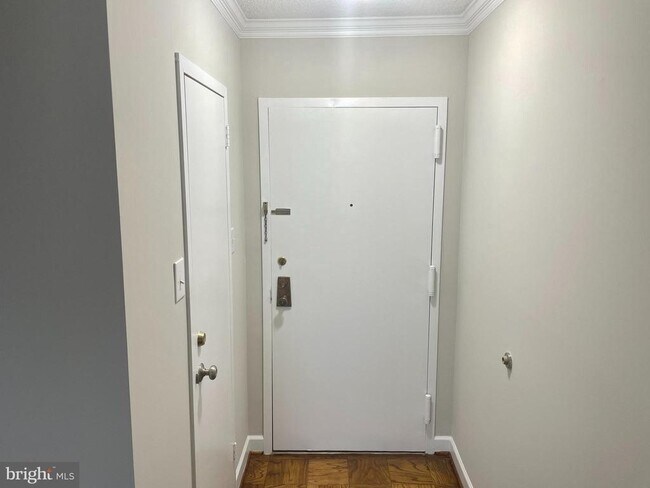 Building Photo - 2059 Huntington Ave