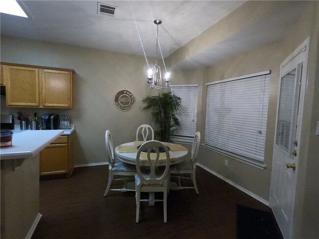 Foto del edificio - 17601 Van Horn Ct