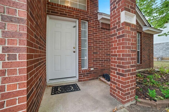 Foto del edificio - 1911 Cedar Bend Dr