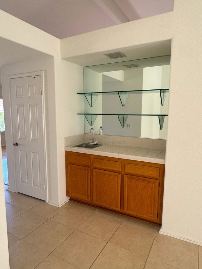 Building Photo - Spacious Single-Story 4-Bed Home in Top-Ra...