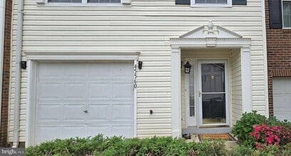 Building Photo - 45560 Lakemont Square