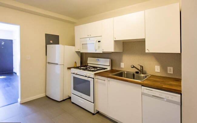 Foto del edificio - 1600 E St NE