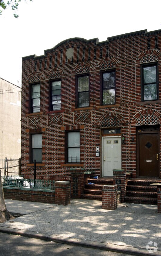 Primary Photo - 2303 Strauss St