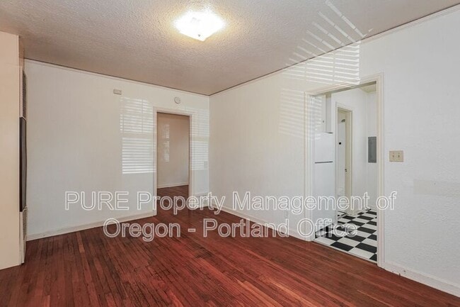 Building Photo - 715 NE 20th Ave