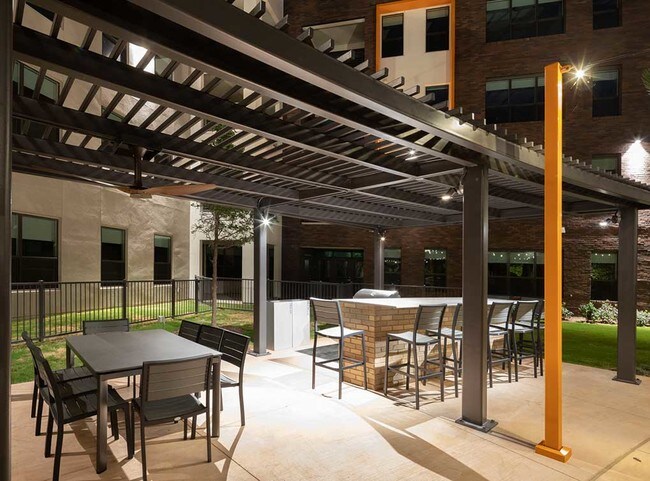 Foto del edificio - Dashing New 1 BR Apartment