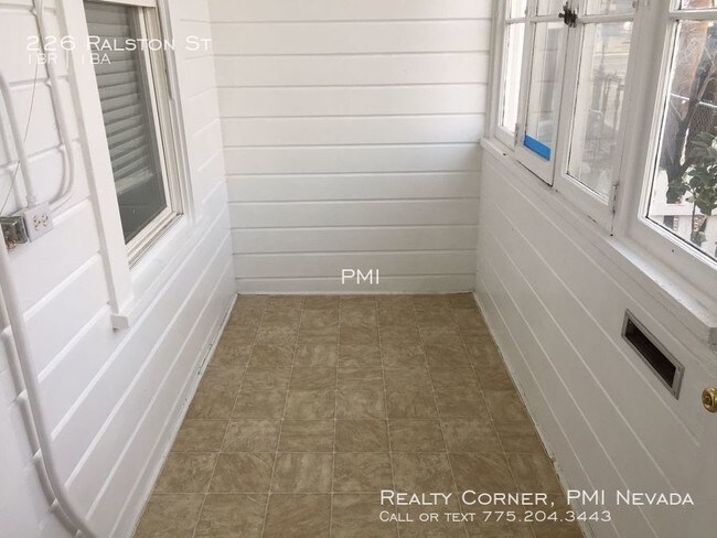 Building Photo - Charming Studio Apartment For Rent