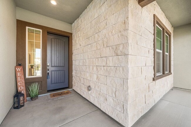 Building Photo - GORGEOUS 3300 Sqft Single Story 4 Bed 3.5 Bath House in Brentwood