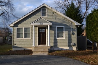 Building Photo - 3147 Hiawatha Ave