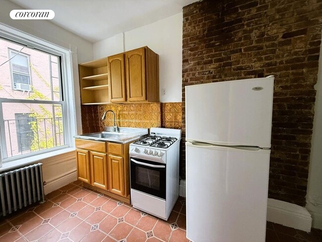 Building Photo - 109 5th Ave