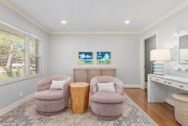 Foto del edificio - 2023 Woodcrest Dr