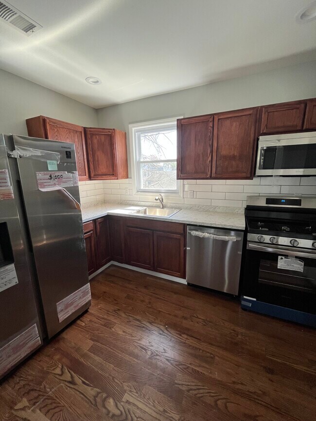 Cocina - 494 E 18th St