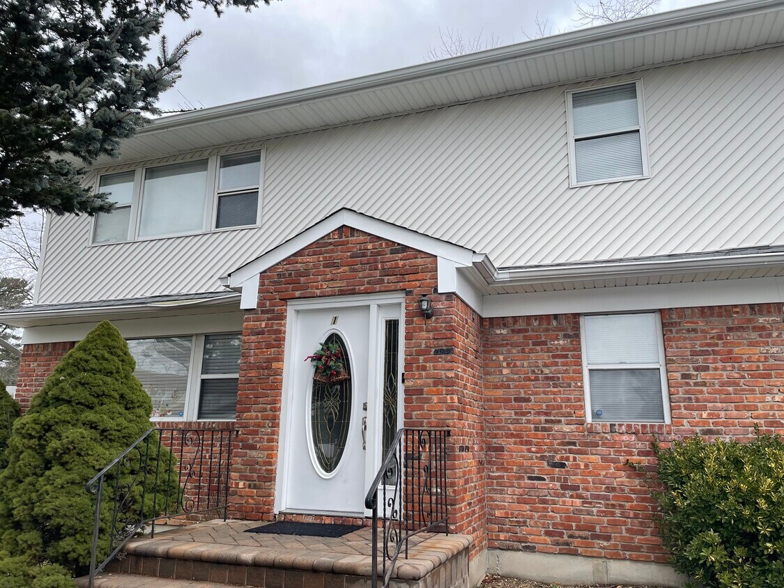 Primary Photo - 1 Tredwell Ct
