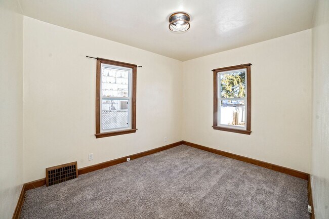 Foto del edificio - 4 Bedroom House in Neenah