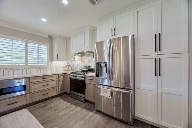 Foto del edificio - 8049 N 16th Ave