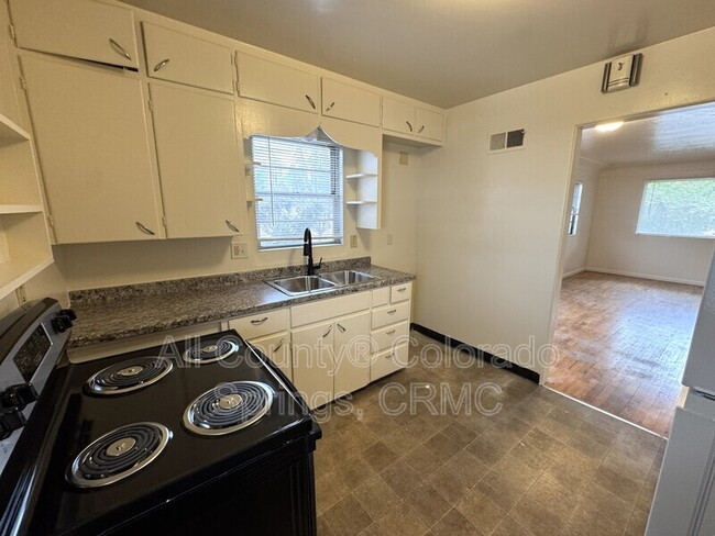 Foto del edificio - 222 N Logan Ave