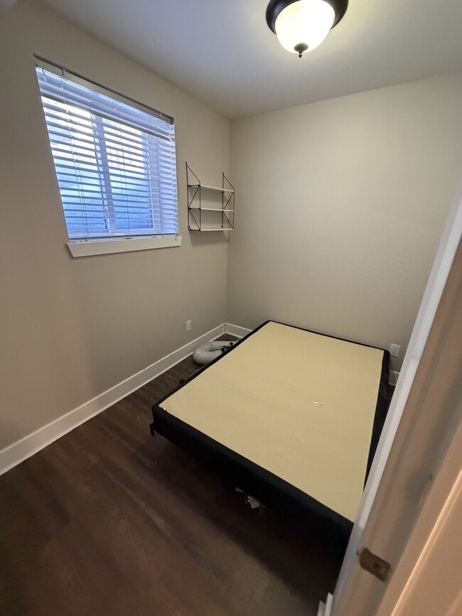 Building Photo - 59 Concord St N