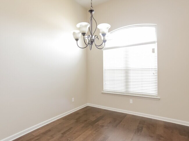 Foto del edificio - 8078 Baron Dr