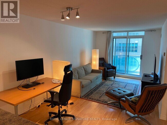 Photo du bâtiment - 605-212 EGLINTON Ave