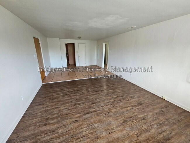 Foto del edificio - 917 Cherry Dr