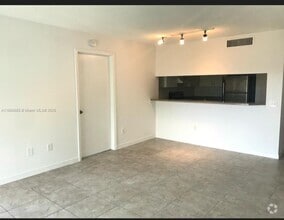 Building Photo - 460 S Park Rd