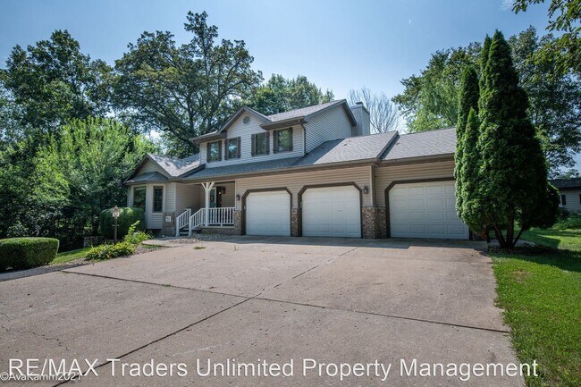 Building Photo - 9612 W Lake Lancelot Dr