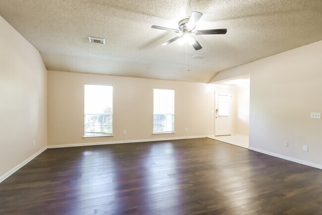 Foto del edificio - 7131 Maple Walk Dr