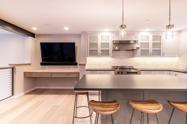Building Photo - One-Of-A-Kind, Completely Remodeled 2 Bed ...