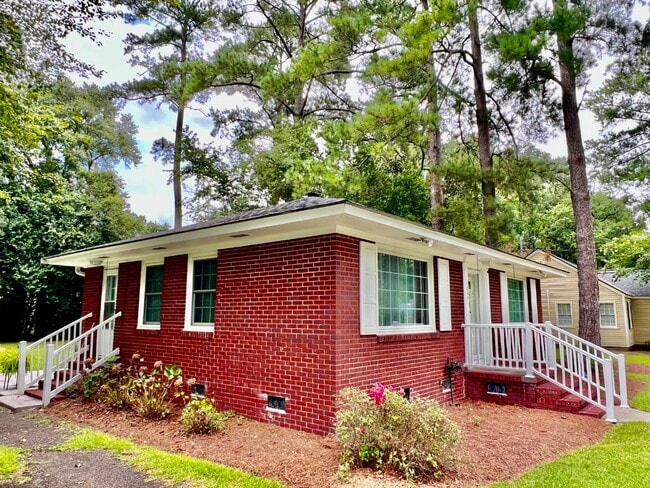 Building Photo - 1005 Kalmia St