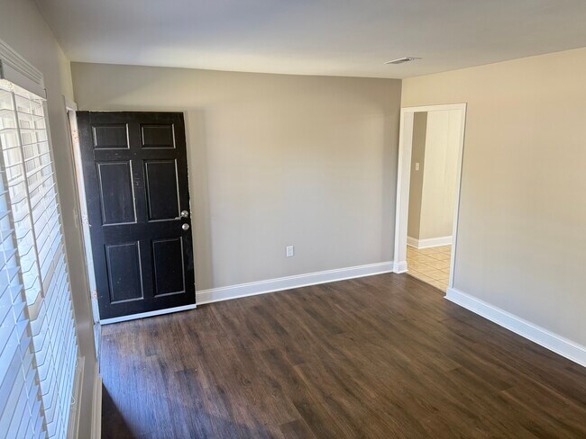 Entrada a la sala de estar - 3410 Longwood Ln