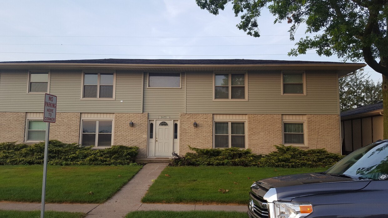 Front of building - 3475 Winston Dr