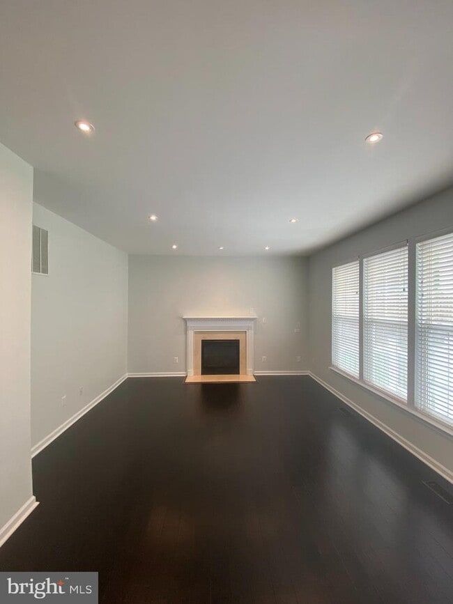 Building Photo - 12502 Royal Crown Dr