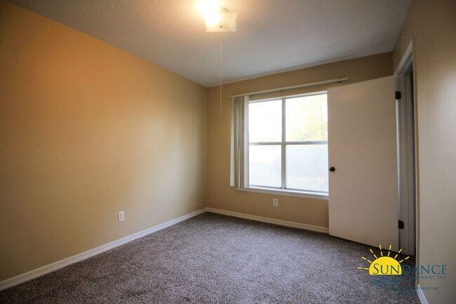 Building Photo - Great 2 Bedroom Unit in Fort Walton