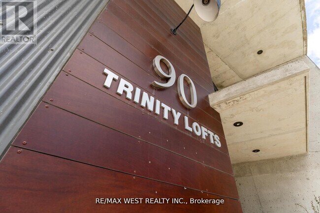 Photo du bâtiment - 90-390 Trinity St