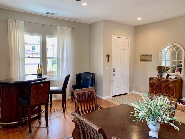 Building Photo - Beautifully Updated Single-Story Home on Q...