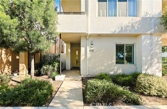 Building Photo - 148 Spectacle